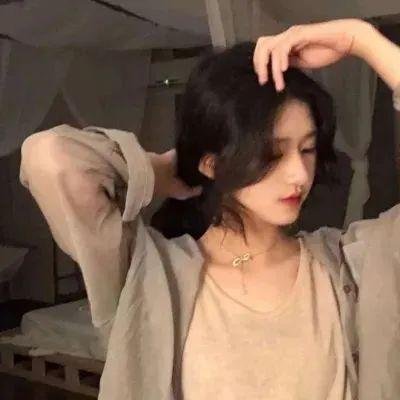 穿盔甲的少女